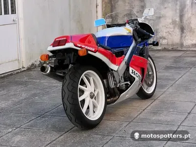 Honda RC30 VFR750R