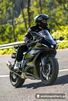 Yamaha R7