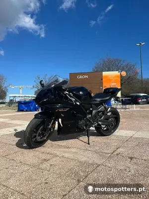 Yamaha R7