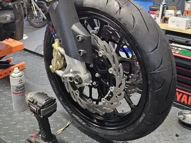 Aprilia Dorsoduro Factory