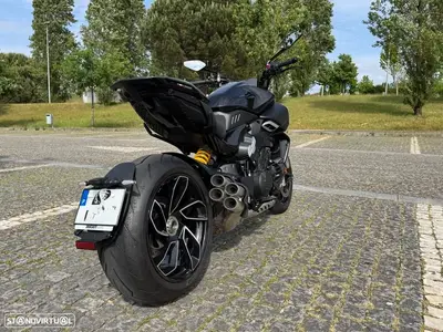 Ducati Diavel V4 Thrilling Black