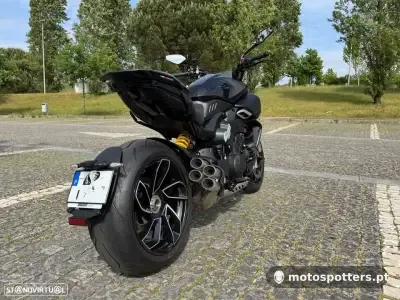 Ducati Diavel V4 Thrilling Black