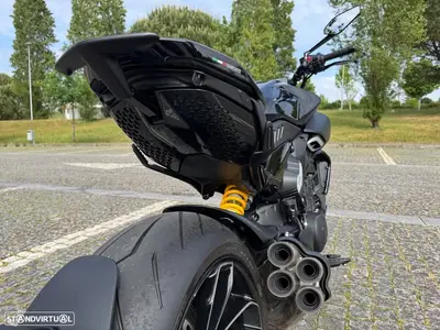 Ducati Diavel V4 Thrilling Black