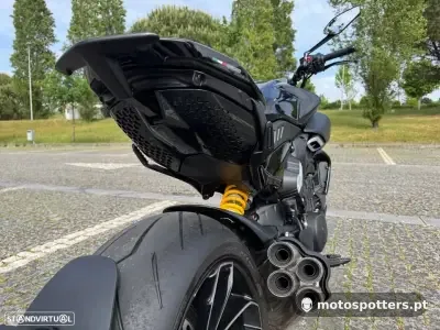 Ducati Diavel V4 Thrilling Black